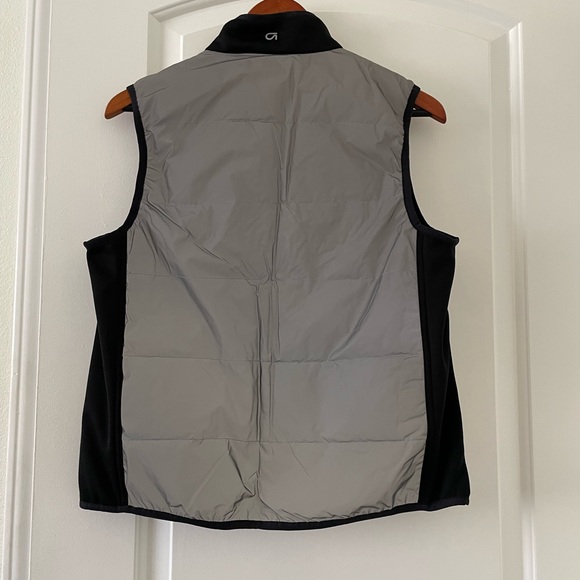Gap Fit vest size L - Picture 2 of 6
